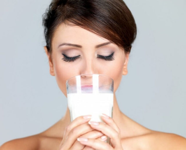 Можно ли вылечить молочницу кефиром и вообще стоит ли его пить?